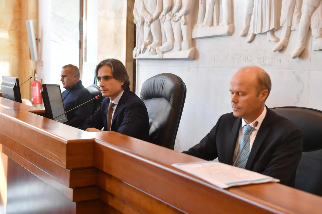 Palazzo Alvaro, il centrosinistra traballa. È caos nella maggioranza
