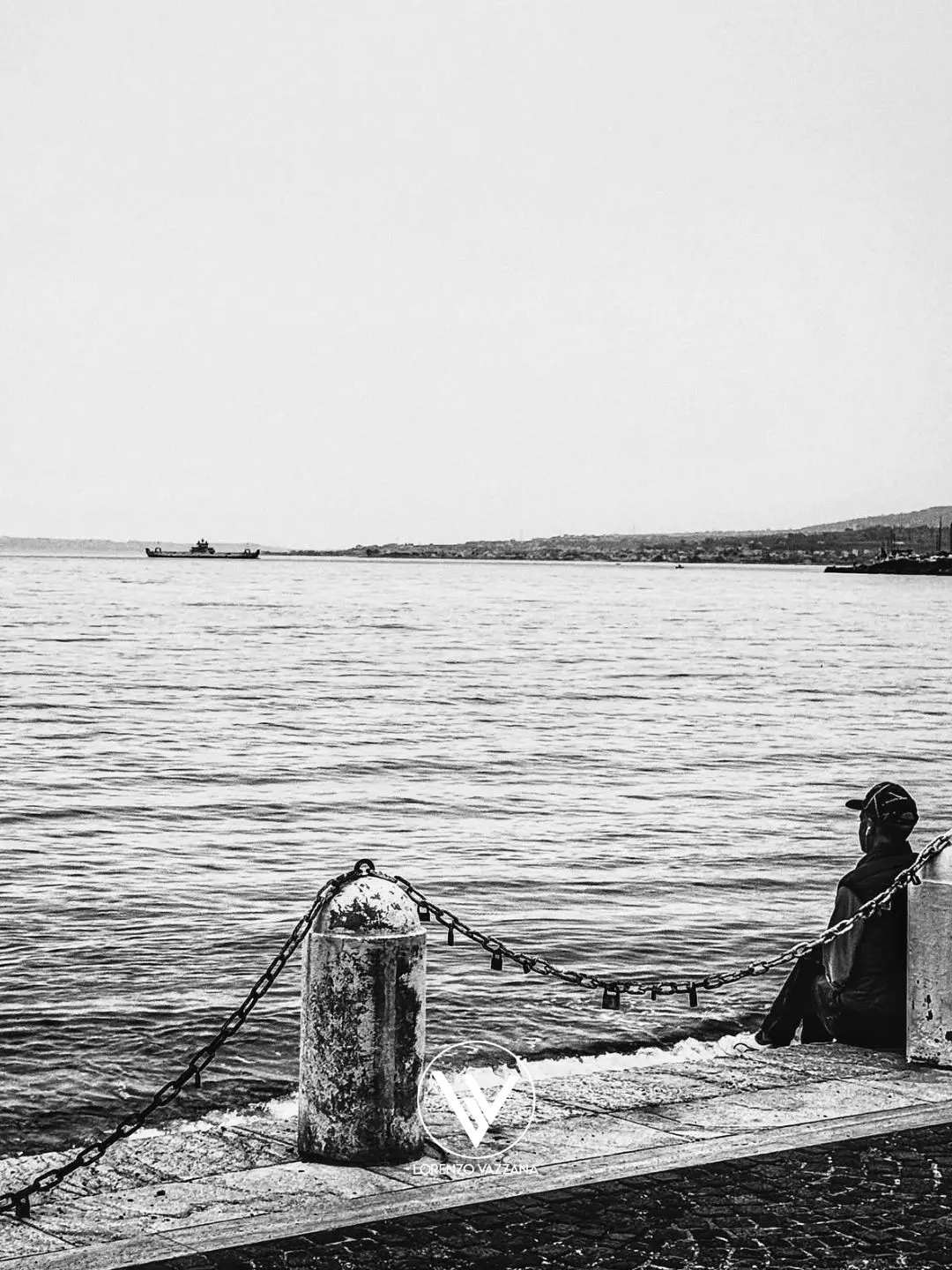 LA FOTO DEL GIORNO | Davanti all’infinito: uno sguardo sullo Stretto