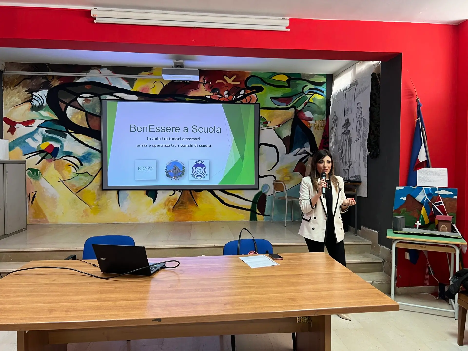 All’Einaudi-Alvaro di Palmi un ciclo di incontri sul benessere emotivo a scuola con esperti e psicologi a confronto con gli studenti