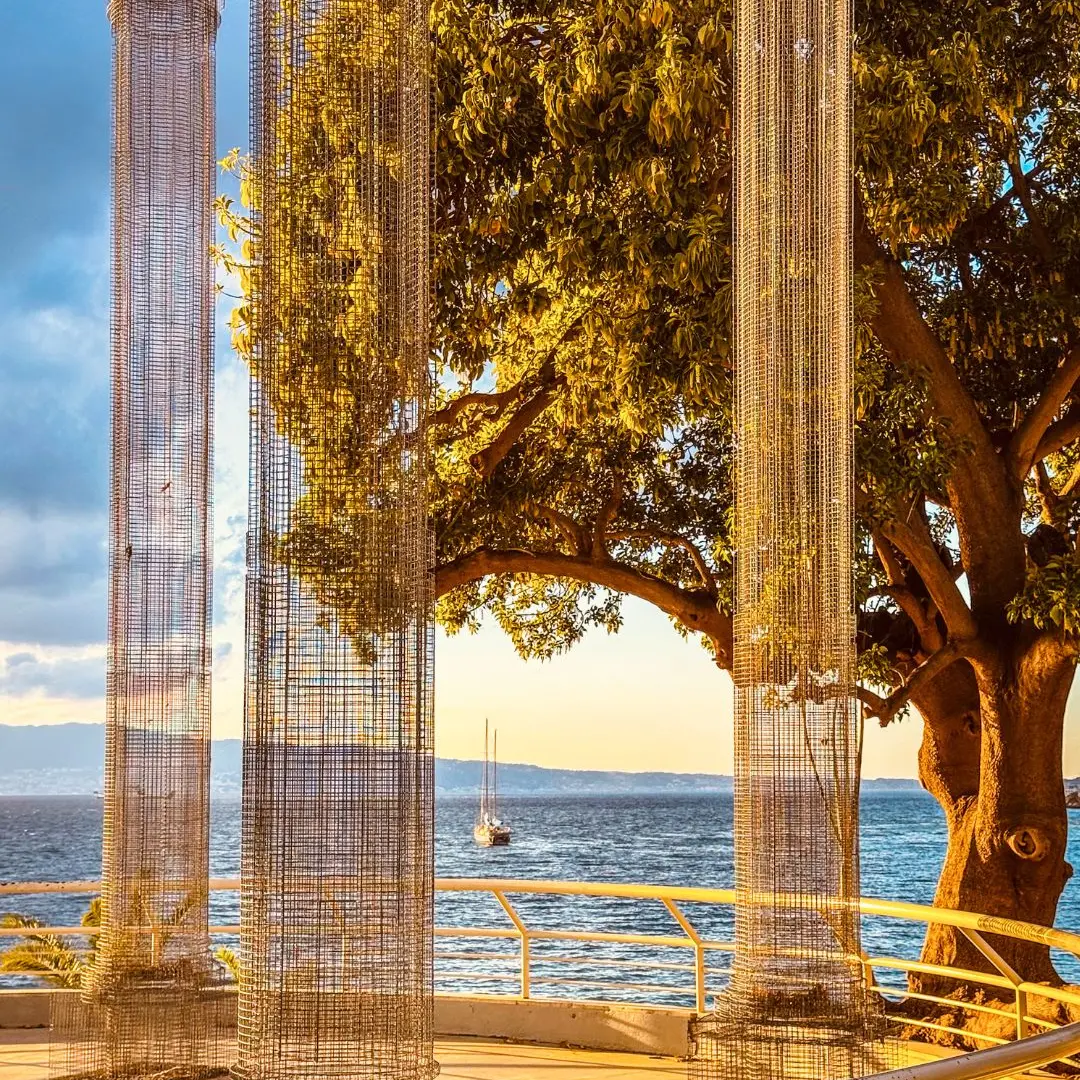 LA FOTO DEL GIORNO | Tra arte e mare