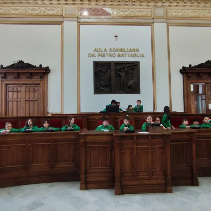 I bambini della scuola primaria “Il grillo parlante” di Cosenza in visita a Palazzo San Giorgio