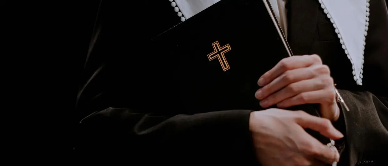 Ex suora scrive di abusi parroco, il vescovo: «Fatti sconvolgenti, piena collaborazione per accertare la verità»