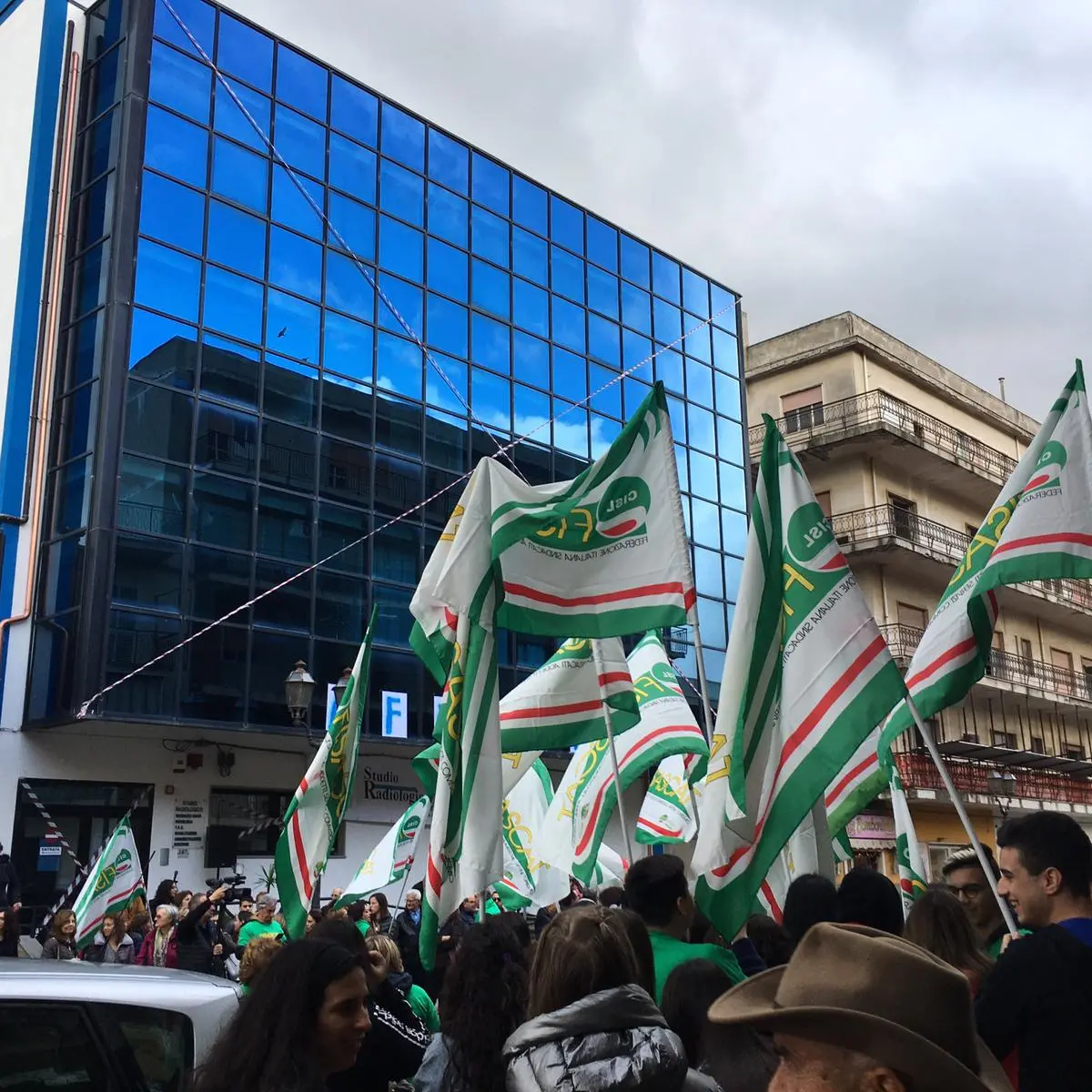 Studio radiologico Siderno, 101 dipendenti incrociano le braccia