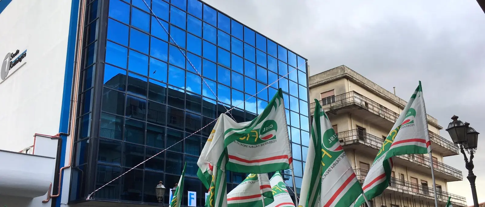 Studio radiologico Siderno, 101 dipendenti incrociano le braccia