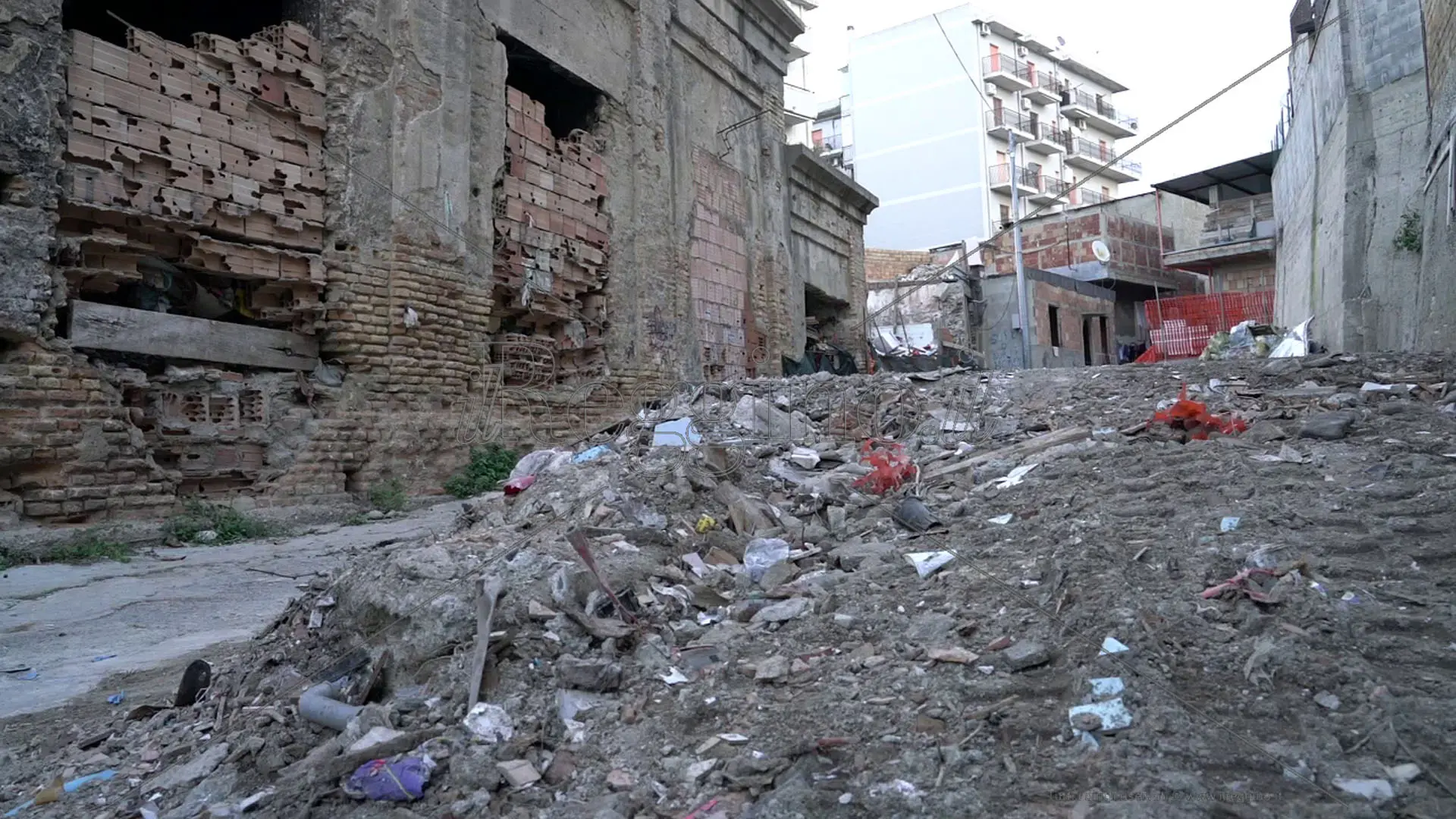 Ex polveriera di Ciccarello, cittadini esasperati: «Ci hanno illuso ma i lavori sono ancora fermi»