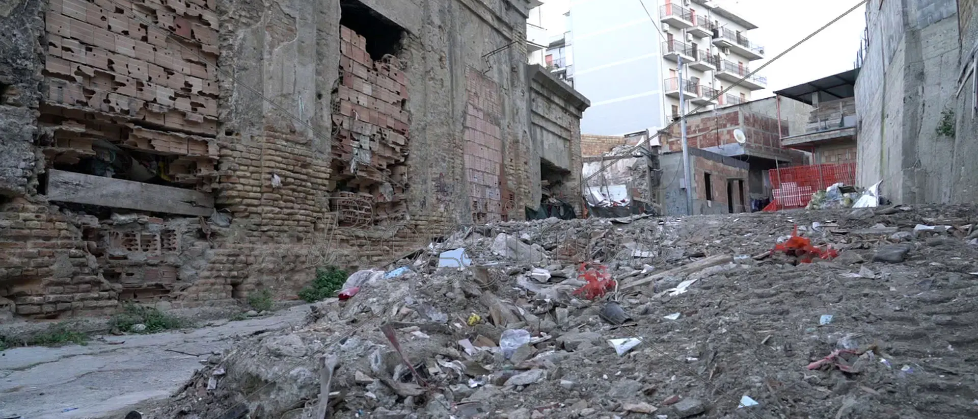 Ex polveriera di Ciccarello, cittadini esasperati: «Ci hanno illuso ma i lavori sono ancora fermi»