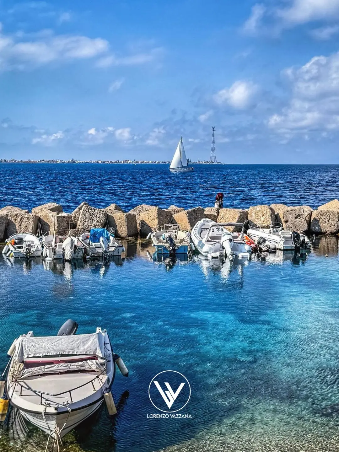LA FOTO DEL GIORNO | Pezzo di mare, pezzo di vita: lo Stretto