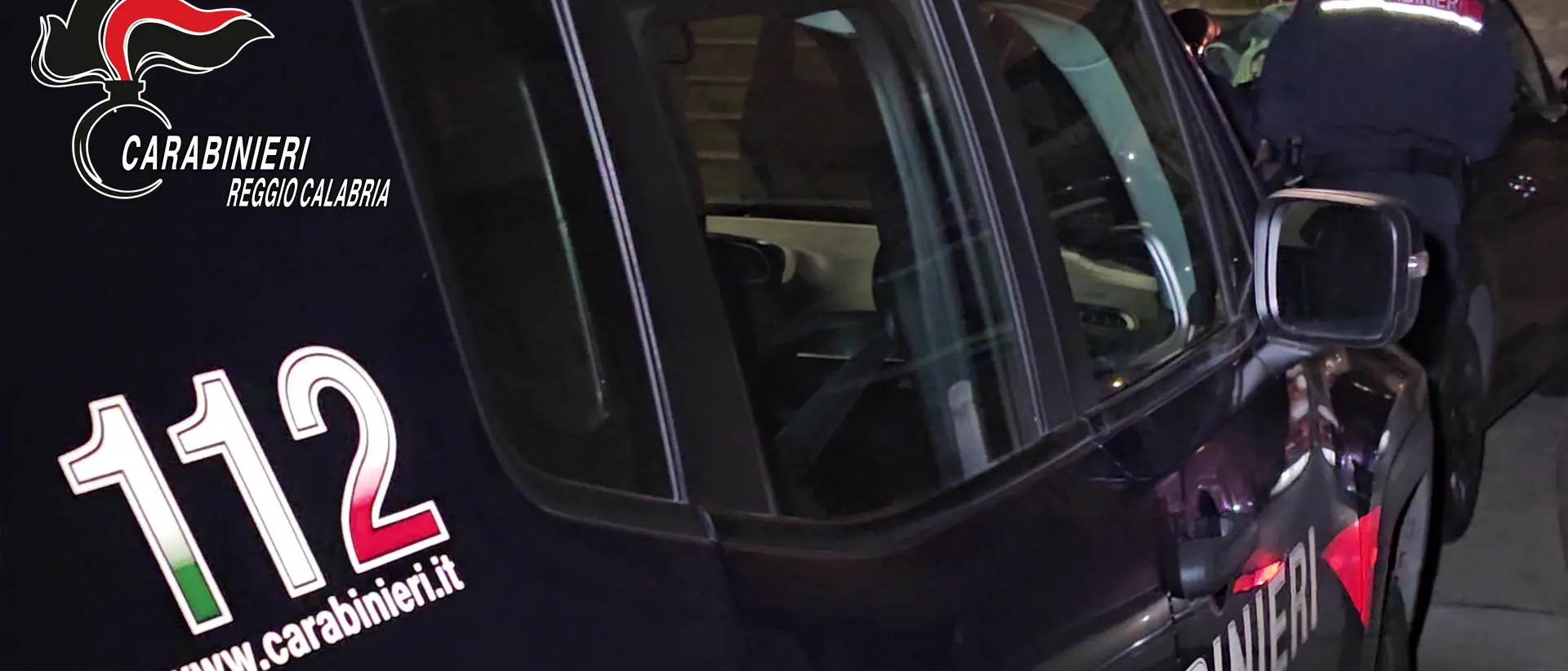 Reggio, tenta di liberarsi della droga alla vista dei Carabinieri: 18enne arrestato