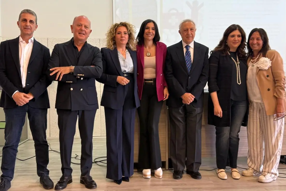 Salute, al via il progetto con visite gratuite nelle scuole. Princi: «La prevenzione inizia dai banchi di scuola»