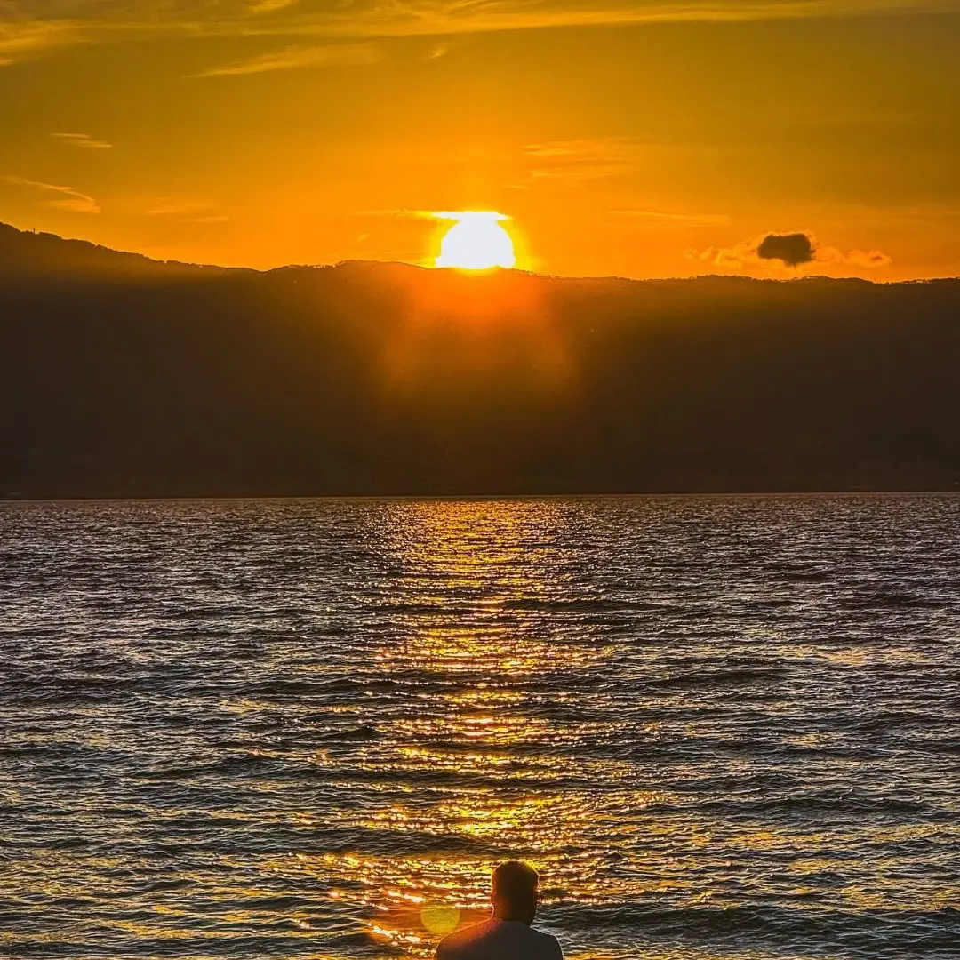 LA FOTO DEL GIORNO | Tiam: lo scintillio del tramonto sull’anima