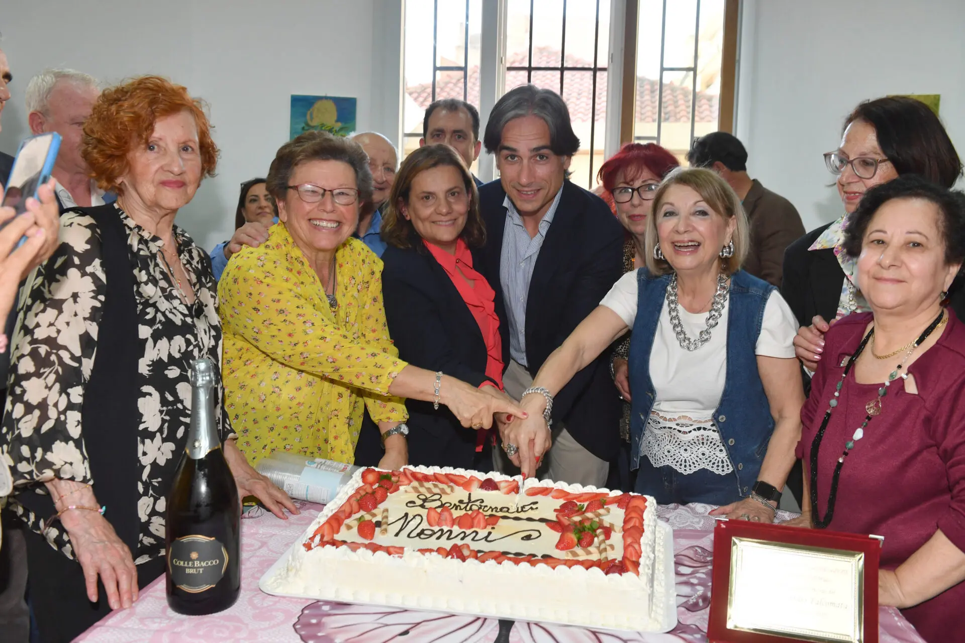 Riapre con una grande festa il centro sociale di Sbarre - FOTO