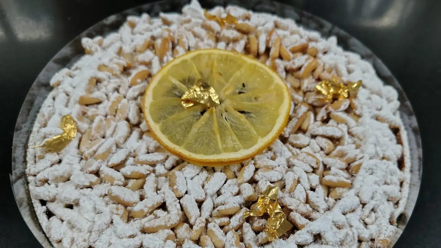 Valentino Rizzo in gara al “Campionato del Bergamotto in Pasticceria” con due creazioni d’autore