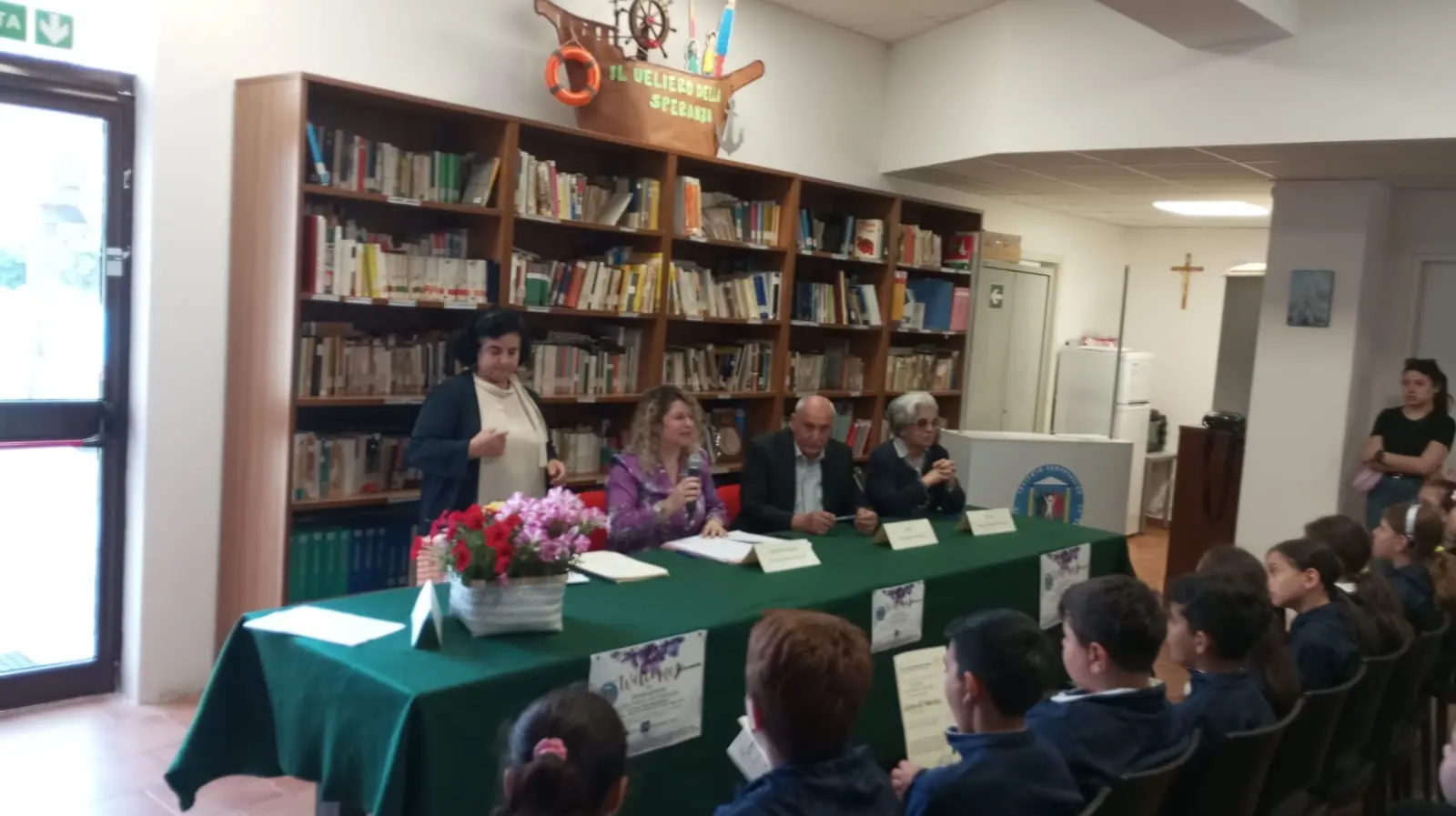 Accoglienza e solidarietà: i bambini della \"Radice - Alighieri\" lanciano un messaggio di pace al mondo