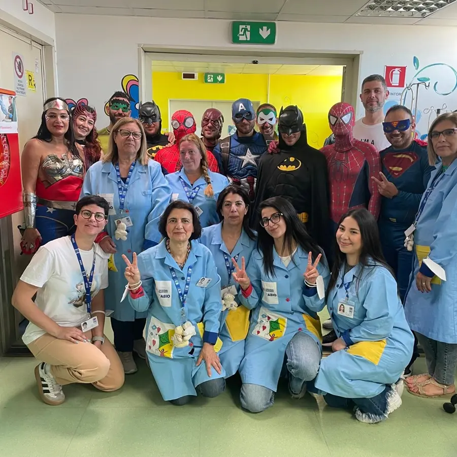 Reggio, \"Una giornata di festa e sorrisi\" al Gom: i piccoli pazienti incontrano i SuperEroiAcrobatici