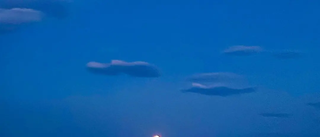 LA FOTO DEL GIORNO | La Luna che riflette il Sole