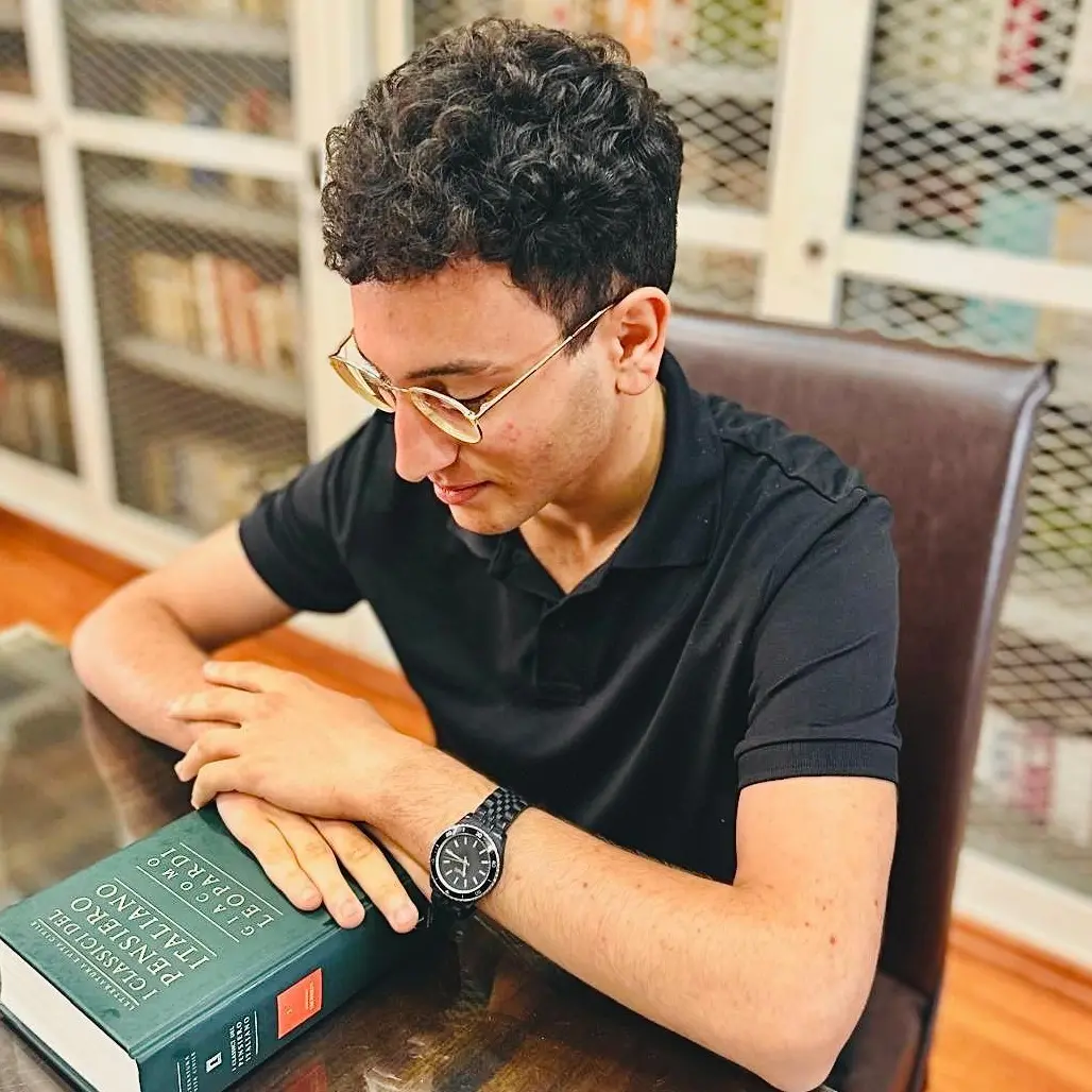 È il reggino Alfredo Caccamo il finalista calabrese al premio Leopardi: «Il poeta dell'Infinito ci invita a cercare la felicità e la bellezza oltre il nulla»