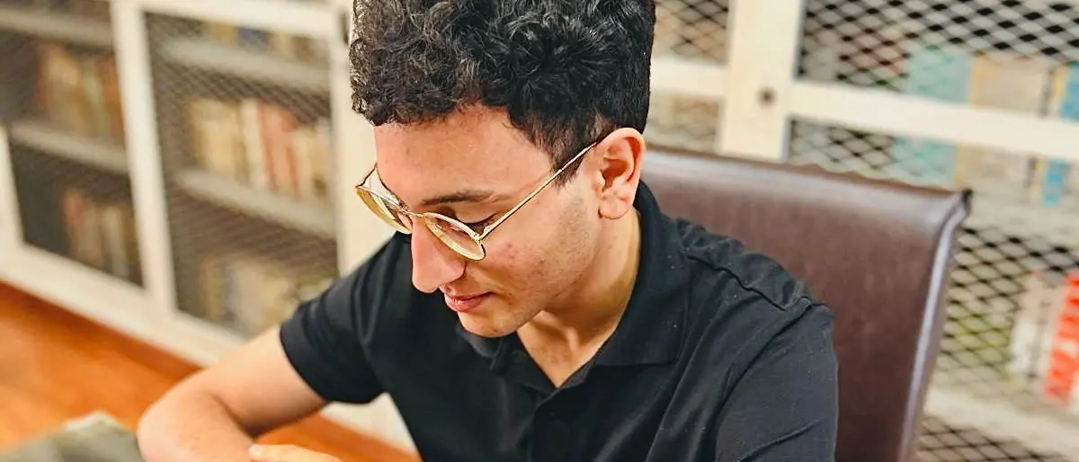 È il reggino Alfredo Caccamo il finalista calabrese al premio Leopardi: «Il poeta dell'Infinito ci invita a cercare la felicità e la bellezza oltre il nulla»