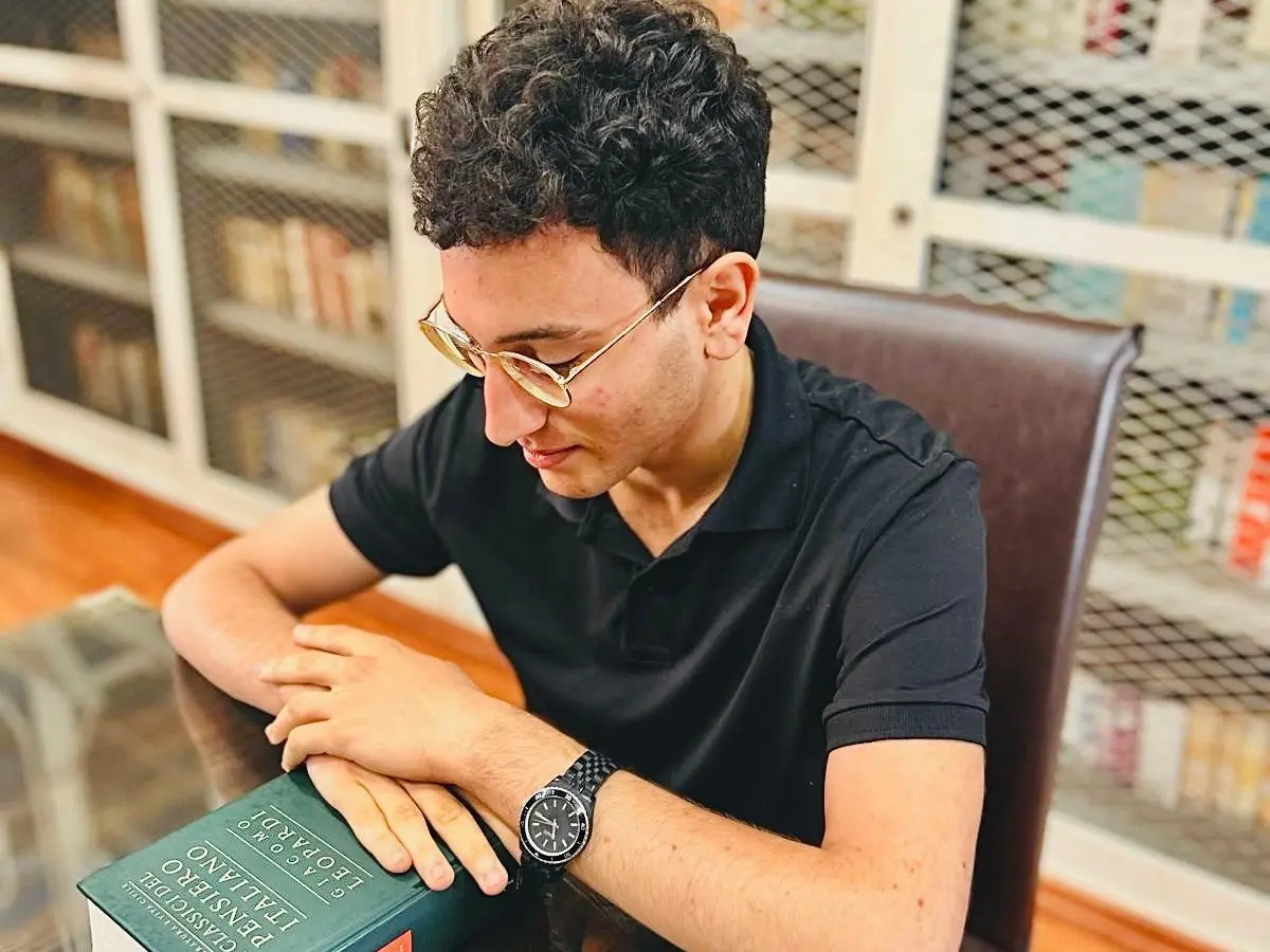 È il reggino Alfredo Caccamo il finalista calabrese al premio Leopardi: «Il poeta dell'Infinito ci invita a cercare la felicità e la bellezza oltre il nulla»