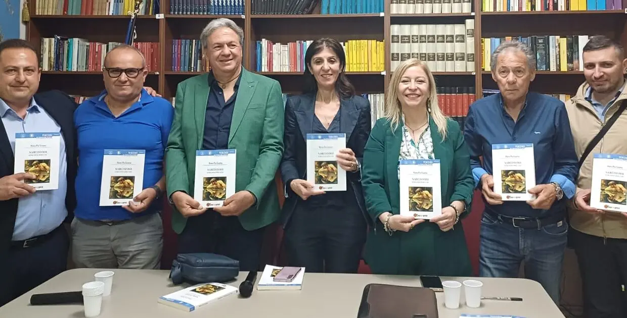 Dialogo sul narcisismo a Montebello Jonico: il libro di Maria Pia Guarna accende il confronto pubblico