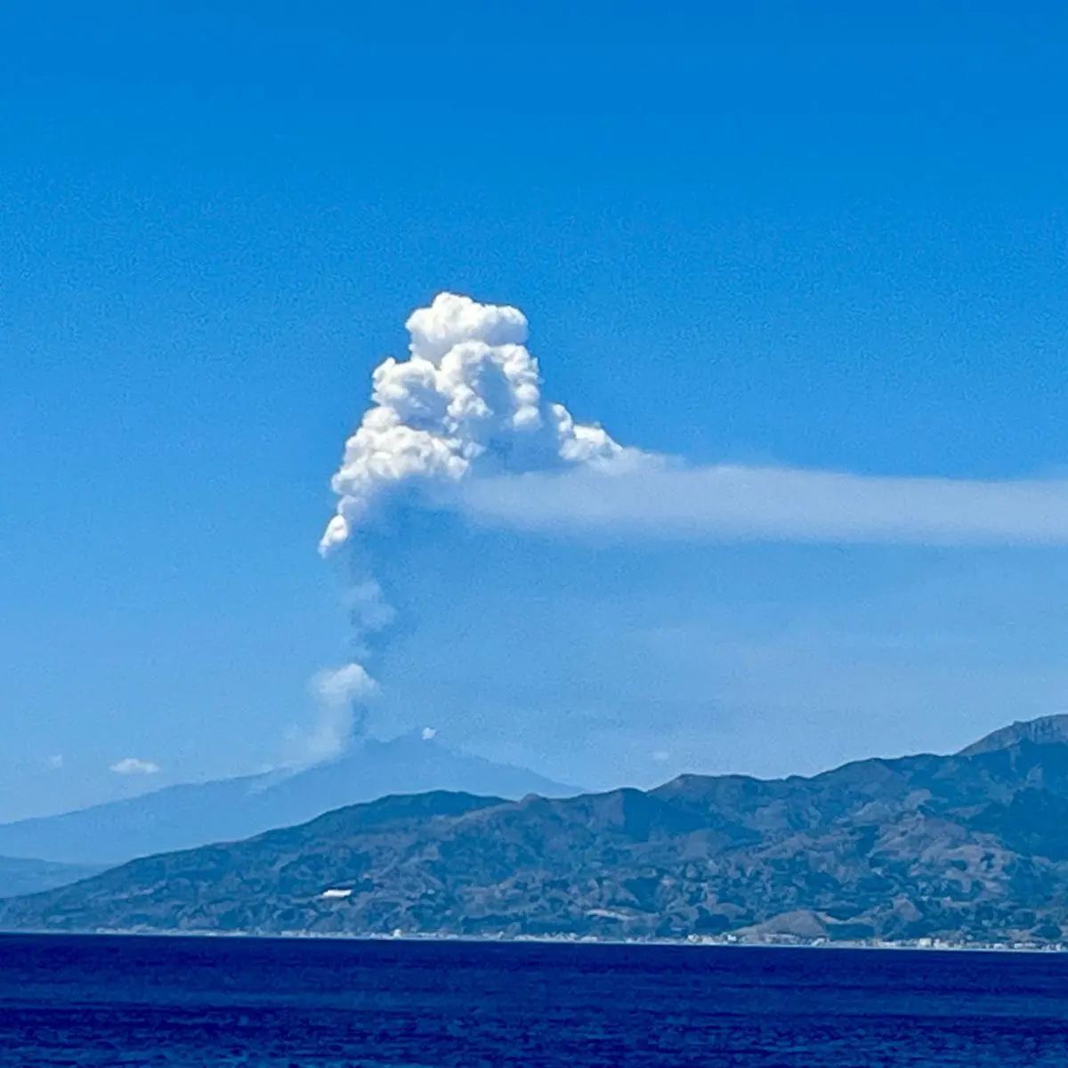 Etna, crollato il cratere di Sud-est: nube alta chilometri - VIDEO e FOTO
