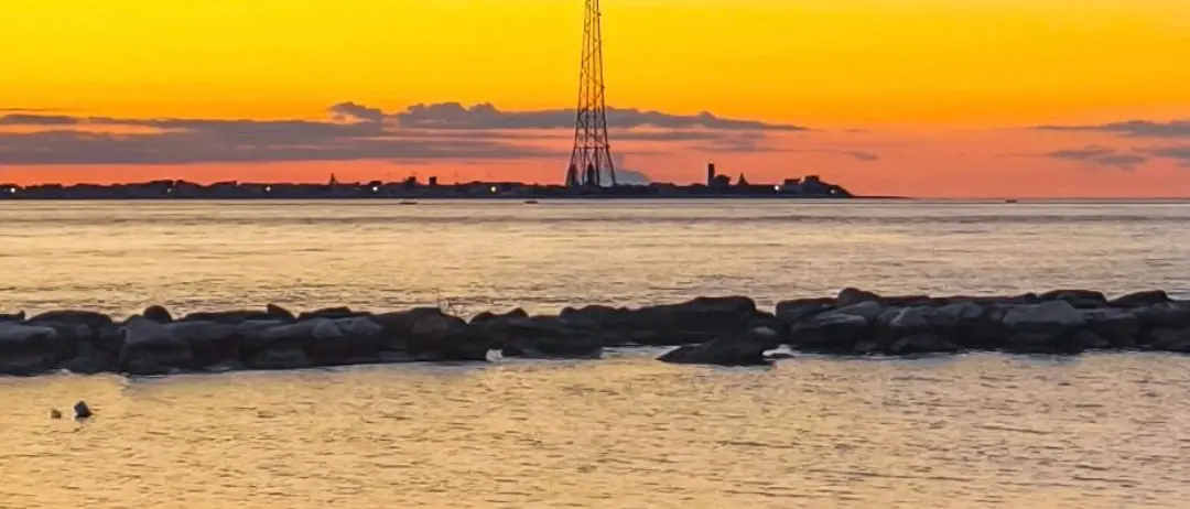 LA FOTO DEL GIORNO | Stretto dorato