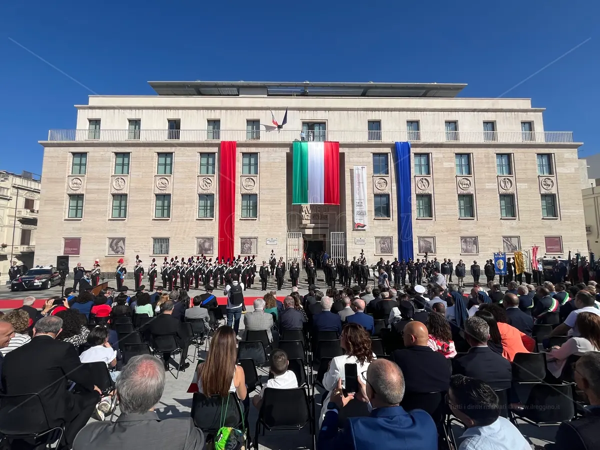L’Arma abbraccia Reggio e festeggia 211 anni di storia tra la gente, il comandante provinciale Totaro: «Orgogliosi di servire in questa terra» - FOTO e VIDEO