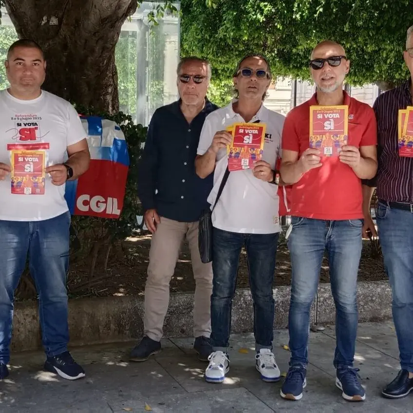 Reggio Calabria, volantinaggio per i 5 SÌ ai Referendum su lavoro e cittadinanza