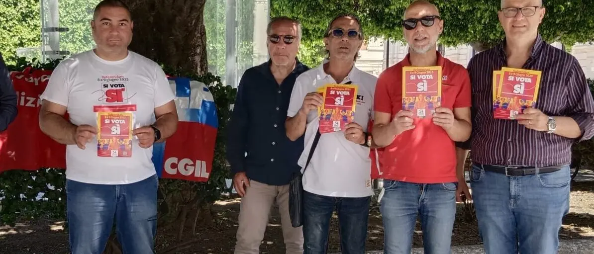 Reggio Calabria, volantinaggio per i 5 SÌ ai Referendum su lavoro e cittadinanza
