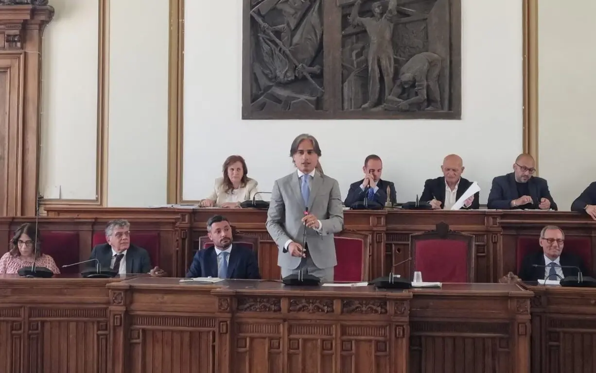 Reggio, Falcomatà in Consiglio punta l'indice contro la Regione: «Basta interventi spot, assegni le funzioni indispensabili al territorio»
