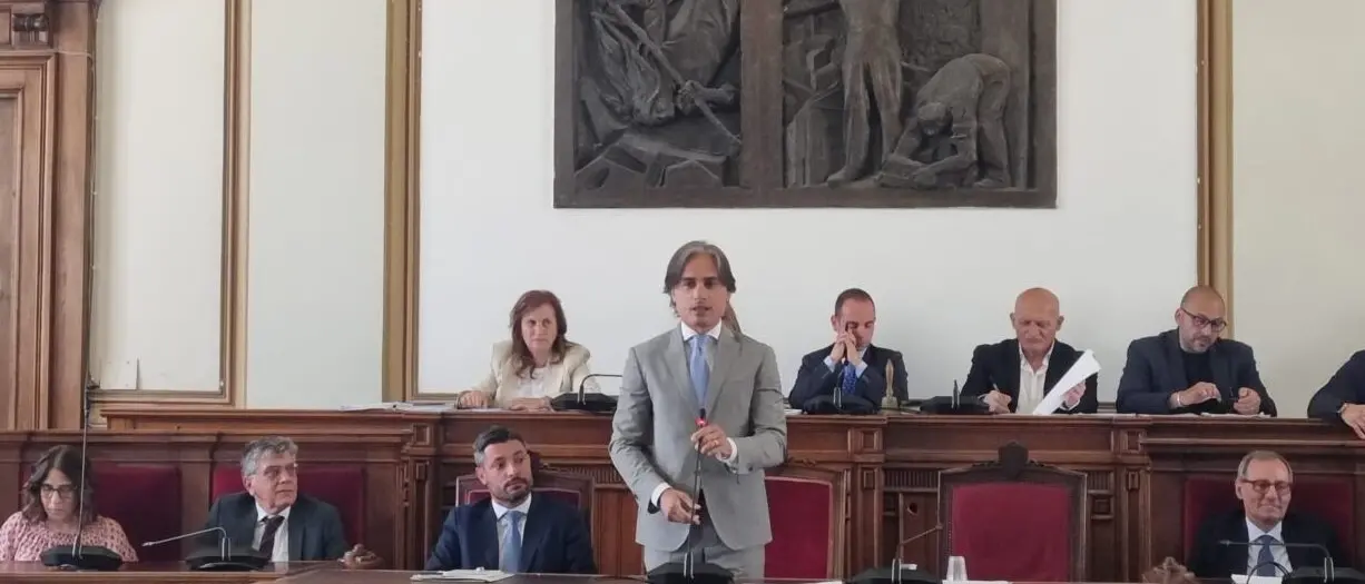 Reggio, Falcomatà in Consiglio punta l'indice contro la Regione: «Basta interventi spot, assegni le funzioni indispensabili al territorio»