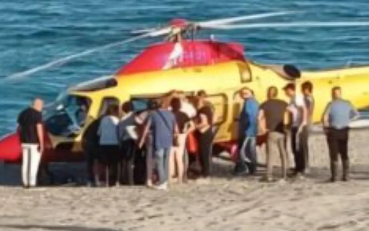 Incidente a Monasterace, operaio scivola e batte la testa sugli scogli: è in gravi condizioni