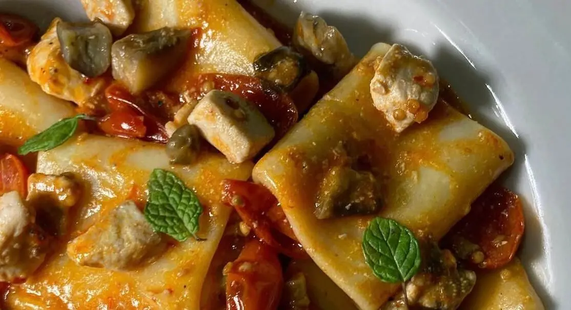 Paccheri con pescespada, melanzane e pomodorini