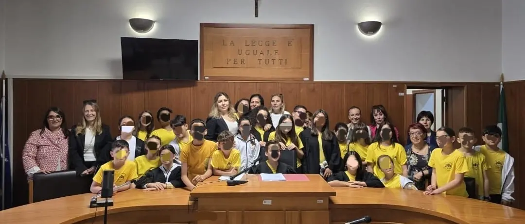 Gli alunni dell'I.C. \"B. Telesio-E. Montalbetti\" protagonisti del progetto \"CIAK: un processo simulato… per evitare un vero processo\"
