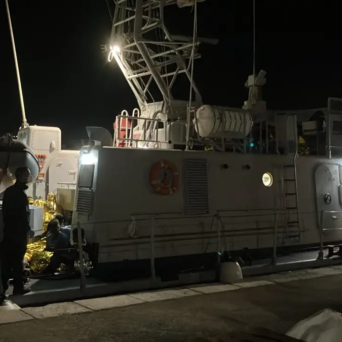 Al porto di Reggio sbarcano 37 migranti