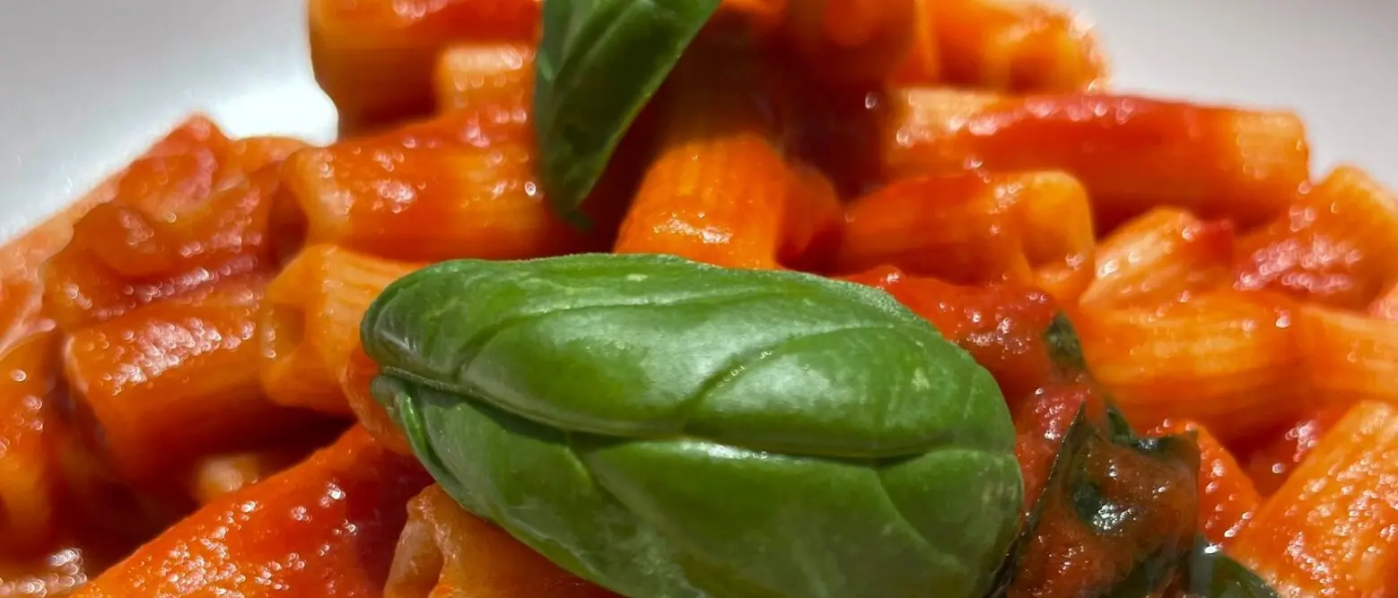 LA RICETTA DEL GIORNO | Quadrotti all'arrabbiata