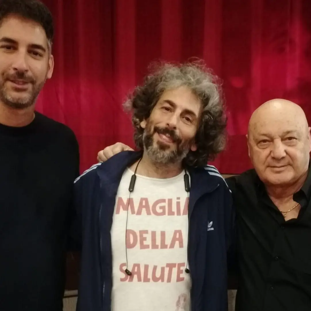 Alberto Farina travolge il pubblico reggino: risate e sold out al Cine Teatro Odeon per il comico di “Colorado”