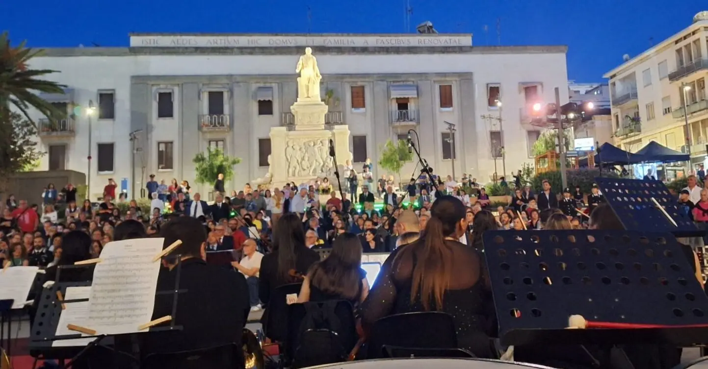 L’orchestra e il coro del Liceo “T. Gullì” protagonisti nelle celebrazioni per i 211 anni dell’Arma dei Carabinieri