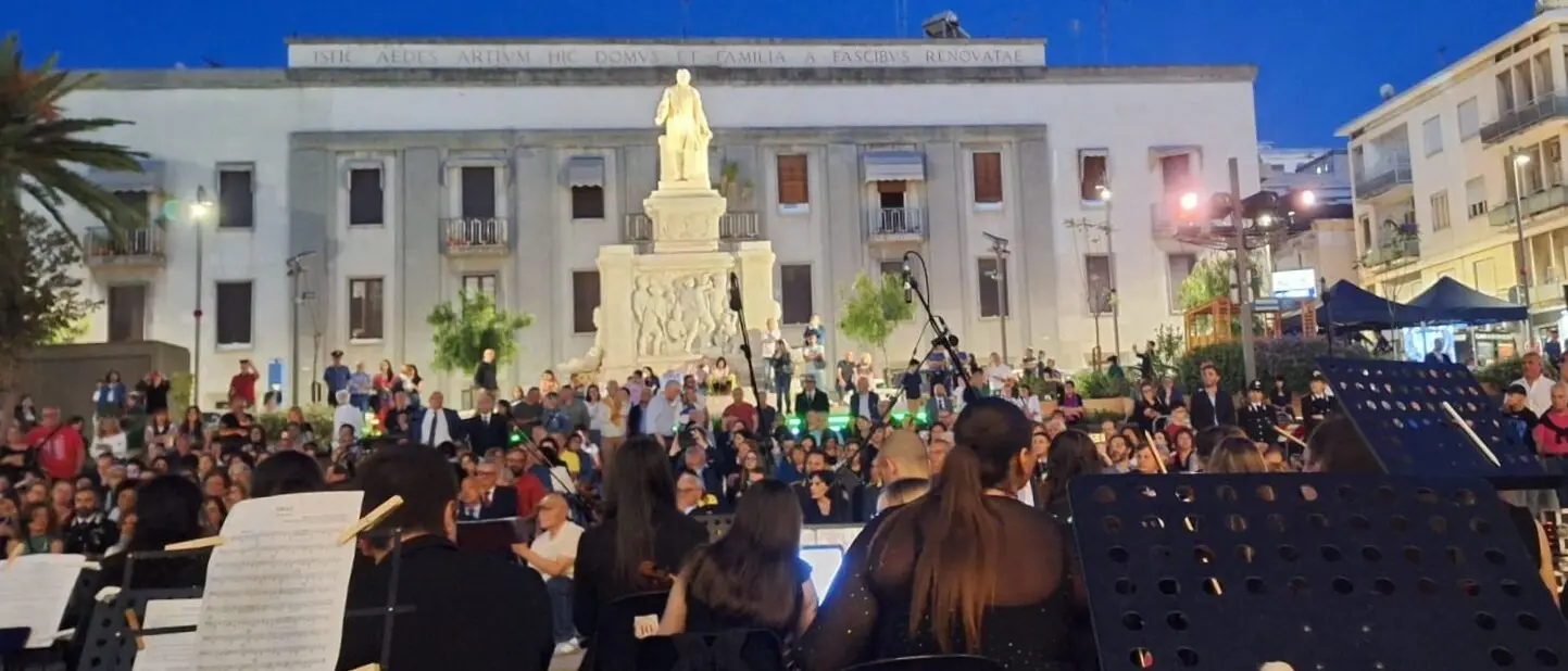 L’orchestra e il coro del Liceo “T. Gullì” protagonisti nelle celebrazioni per i 211 anni dell’Arma dei Carabinieri
