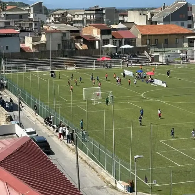 Gioia Tauro, torneo giovanile di calcio in memoria di Rocco Nocera. Il sindaco: «Bellissimo momento di sport»