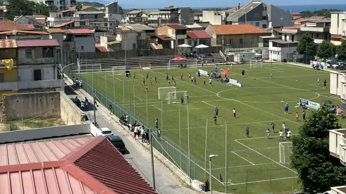 Gioia Tauro, torneo giovanile di calcio in memoria di Rocco Nocera. Il sindaco: «Bellissimo momento di sport»