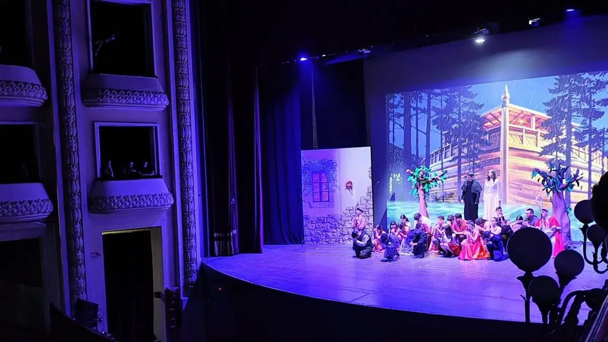 Dal banco al palcoscenico: quando gli studenti s’innamorano del teatro e vincono la sfida più bella