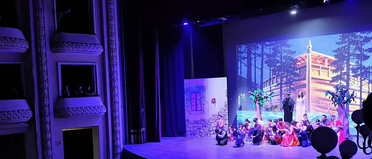 Dal banco al palcoscenico: quando gli studenti s’innamorano del teatro e vincono la sfida più bella