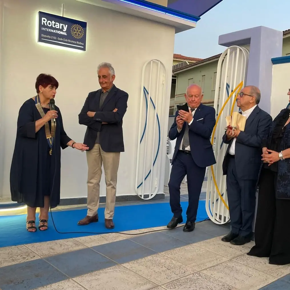 Il Rotary Club Nicotera Medma inaugura la nuova sede a San Ferdinando e accoglie la Governatrice Maria Pia Porcino