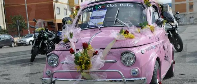 A Villa San Giuseppe il raduno delle Fiat 500 storiche