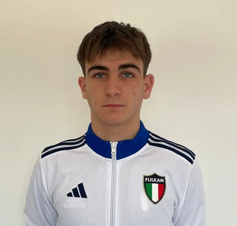 Un atleta di Reggio apre gli Europei U17 di lotta a Skopje