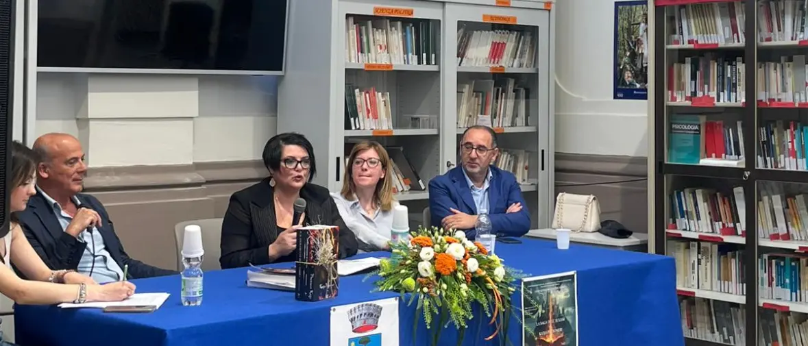 Cittanova, la scrittrice Piscioneri racconta la trilogia “La saga dell’eclissi”