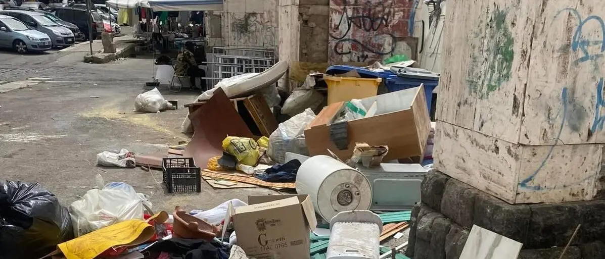 Degrado Piazza del Popolo, Azzarà presenta un esposto: «Salviamola prima che sia troppo tardi» | FOTO