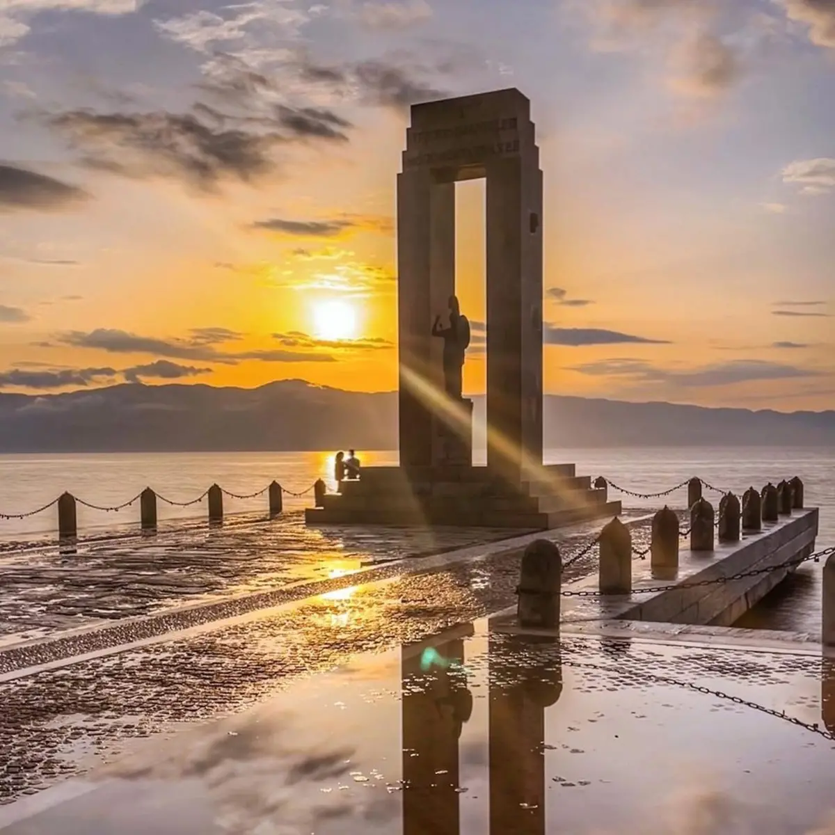 FOTO DEL GIORNO | Athena e il riflesso del tempo
