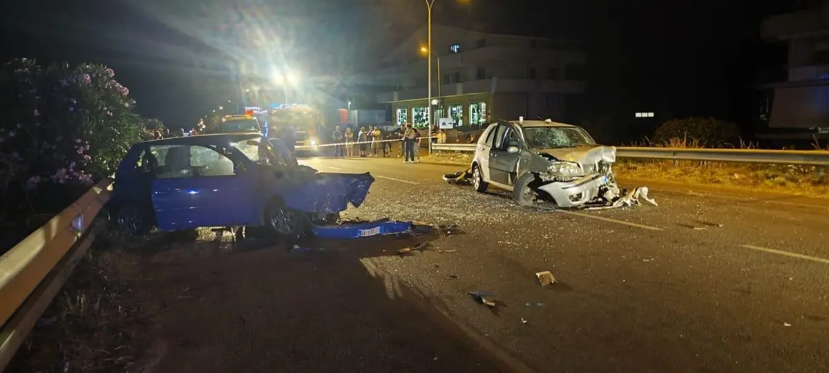 Caulonia, incidente sulla 106: due feriti gravi