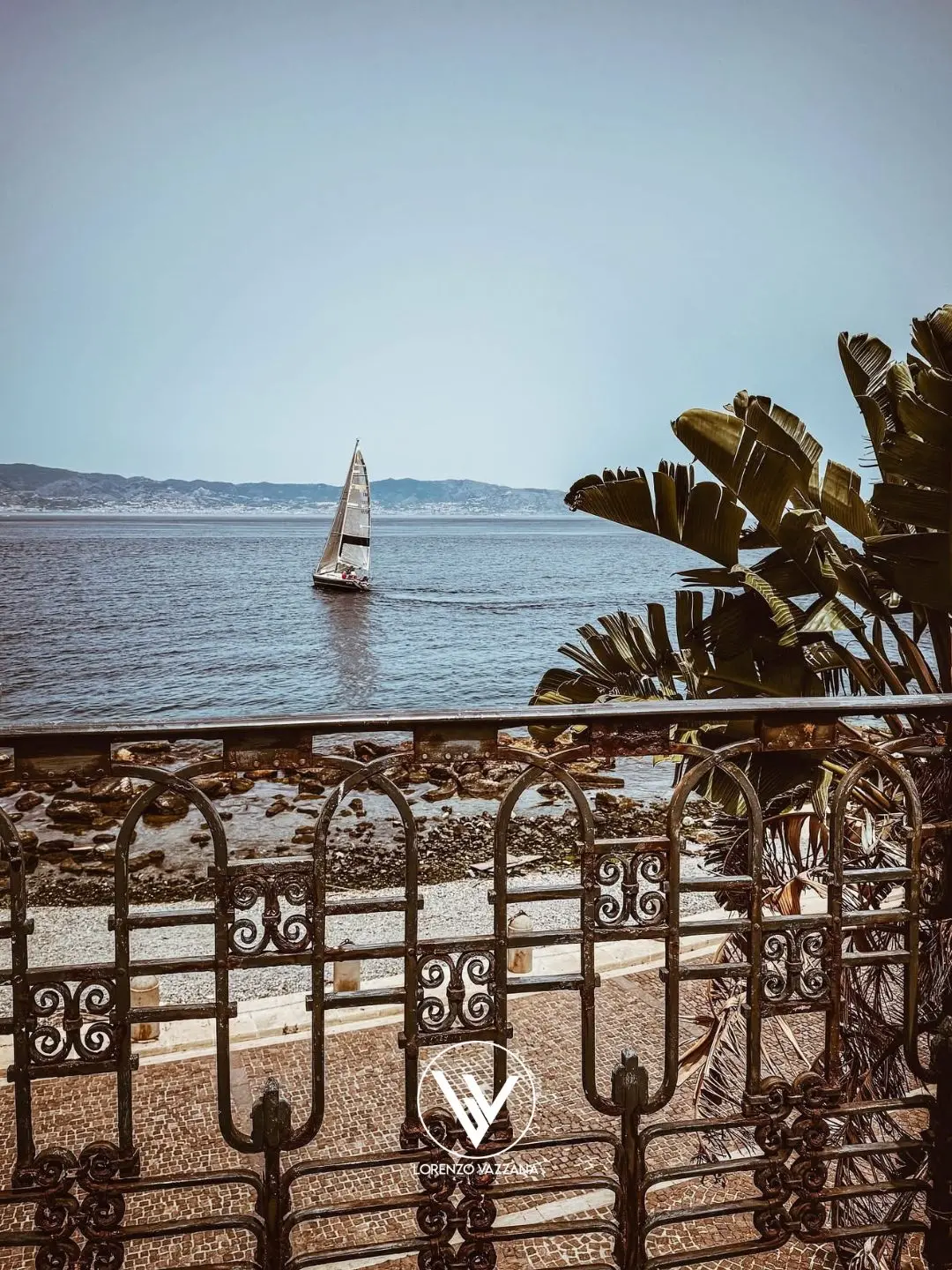 LA FOTO DEL GIORNO | L’affaccio sul Mediterraneo